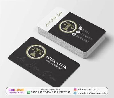 Koyu Zeminli Terazi Logolu Sade ve Şık Avukat Kartvizit Tasarım Örneği