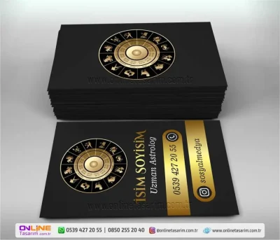 Kartvizitin her iki yüzünde yer alan kabartmalı görünümlü altın astroloji çarkı, bu astroloji kartvizit modelinin ana görsel odağını oluşturuyor.