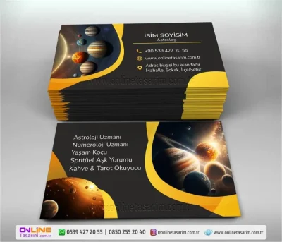 Kartvizitin her iki yüzündeki gezegen ve uzay illüstrasyonları, bu astroloji kartvizit modeline evrensel bir tema katıyor.