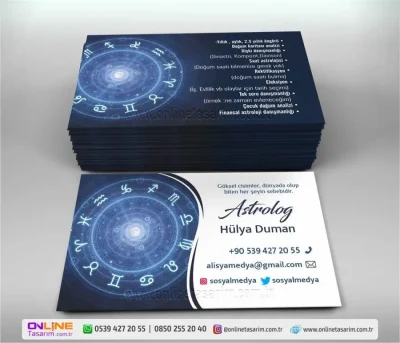 Kartvizitin her iki yüzündeki parlak mavi astroloji çarkı, bu astroloji kartvizit modelinin ana görsel kimliğini belirliyor.