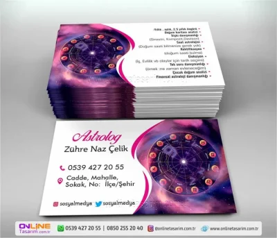 Kartvizitin ön yüzündeki kavisli tasarım, bilgileri astrolojik çarktan ayırarak bu astroloji kartvizit modeline akıcı bir estetik kazandırıyor.
