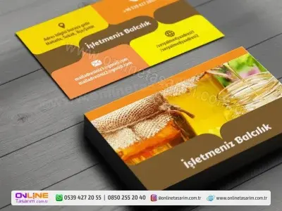 Kontrast renk bloklarının kullanıldığı bu balcı kartvizit, bilgileri düzenli parçalara ayırarak göz yormayan ve okunaklı bir yapı sunuyor.