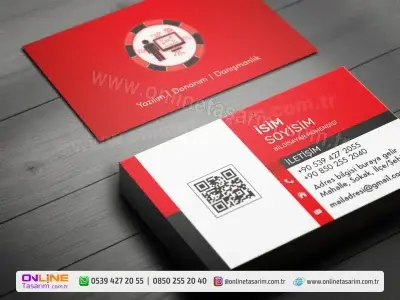 Canlı kırmızı rengiyle özgüven aşılayan bu bilgisayar mühendisi kartvizit, dikkatleri üzerine çeker.